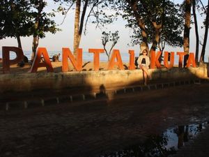 Terpesona Sunrise di Pantai Paling Populer Bali