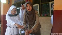 Berdasarkan data yang dihimpun, untuk siswa tingkat SMA di Banjarnegara sudah libur. Sedangkan SMP, siswa kelas VII dan VII libur lantaran siswa kelas IX tengah try out ujian nasional.
