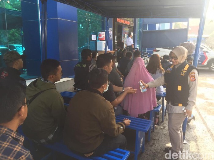 Pelayanan di Polrestabes Bandung tetap berjalan di tengah wabah Corona