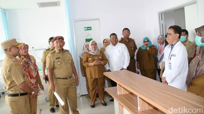 Wali Kota Bekasi Rahmat Effendi sidak ke RSUD Chasbullah Madjid Bekasi (dok. Istimewa)