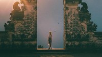Setelah sempat bimbang, dia memutuskan untuk menjadi kerja penuh sebagai traveler. beberapa bulan kemudian dia berjumpa dengan jack di Fiji  (Instagram Lauren Bullen)