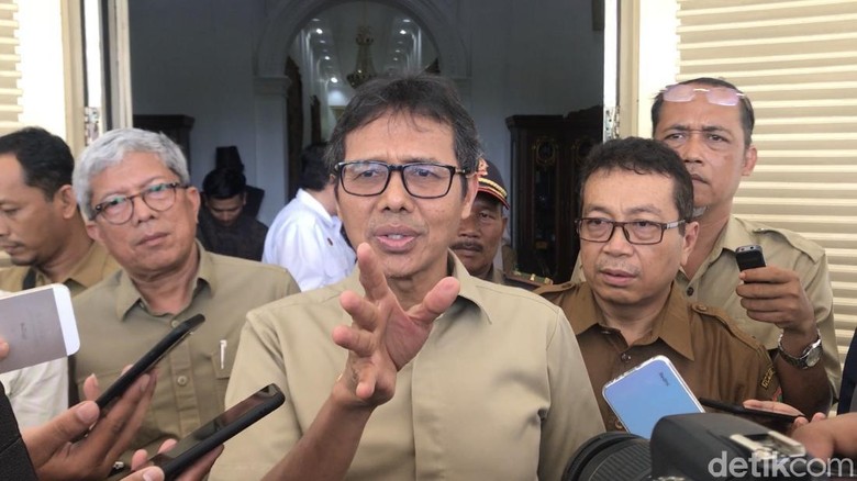 Gubernur Sumbar, Irwan Prayitno (Jeka Kampai/detikcom) Gubernur Sumbar, Irwan Prayitno (Jeka Kampai/detikcom)