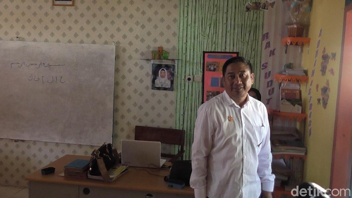 Bupati Bone Bolango, Hamim Pou melihat SDN 3 di Kecamatan Bolango Timur, Kecamatan Tapa, Gorontalo yang libur