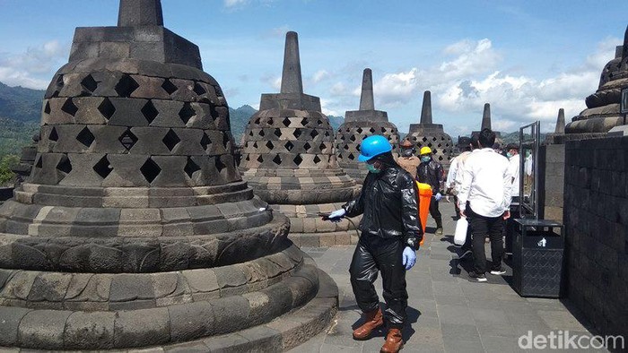 Disinfektan Candi Borobudur