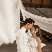 Dari dua tanggal yang sudah ditetapkan untuk acara pernikahan, Jessica Iskandar dan Richard Kyle memutuskan menunda semuanya. Penundaan tersebut dilakukan hingga batas waktu yang tidak ditentukan. Ini i semua kami lakukan semata-mata karena kami sayang kepada tamu keluarga dan kerabat dan demi menjaga keselamatan dan keamanan semua pihak, ujar artis yang terlahir dari orangtua bernama Wulandari dan Hardi Iskandar itu. Foto: Instagram @inijedar