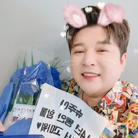 Dalam sebuah wawancara radio, Shindong mengaku selalu menimbang berat badan dua kali sehari yakni pagi dan malam untuk memastikan programnya berjalan sesuai rencana. Beberapa tips kurus dari Shindong yang dibaginya adalah makan dengan porsi sama dan lebih sering serta tidur cukup. Foto: Instagram @earlyboysd
