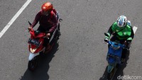 Salah satunya, di Jalan Raya Sudirman, Senin (16/3).