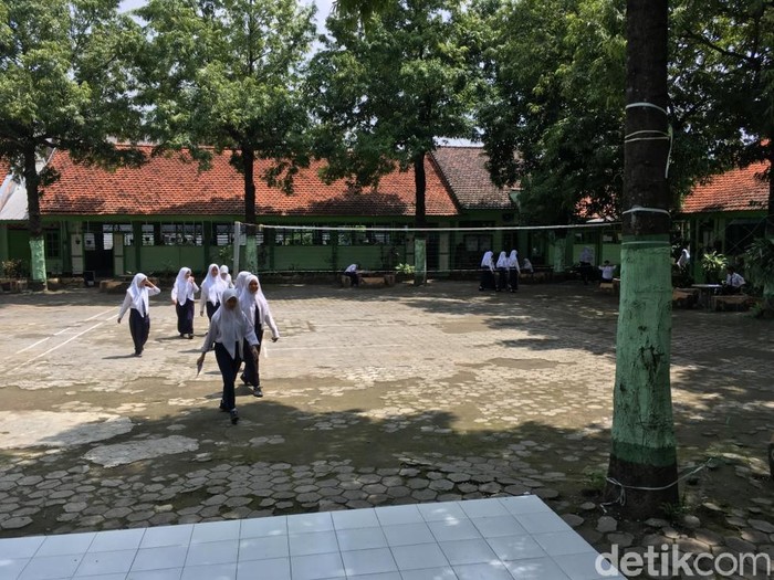 Pemkab Mojokerto belum meliburkan sekolah tingkat Paud hingga SMP untuk mencegah penyebaran virus corona. Mengapa demikian?