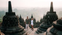 Lama-lama Lauren kebanjiran endorse fashon dan produk kencatikan. Karena sudah anyak barang, dia berpikir untuuk memiliki rumah. Mereka pun menyewa vila di Bali (Instagram Lauren Bullen)