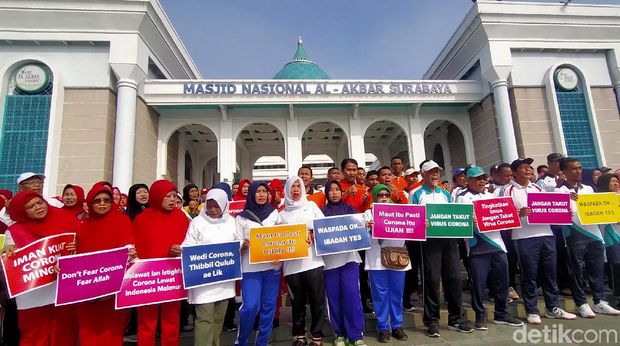 Doa bersama di Masjid Al Akbar Surabaya/