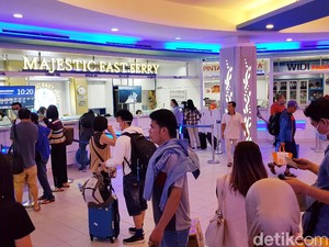 Warga Batam Pergi ke Singapura Jelang Larangan Masuk Diberlakukan