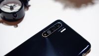 Oppo Reno3 mengusung empat kamera di belakang.