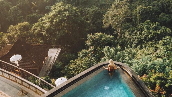 Lauren Bullen juga aktif sebagai blogger. Dia memamerkan foto-foto traveling melalui @gypsealust (Instagram Lauren Bullen) Lauren Bullen juga aktif sebagai blogger. Dia memamerkan foto-foto traveling melalui @gypsealust (Instagram Lauren Bullen)