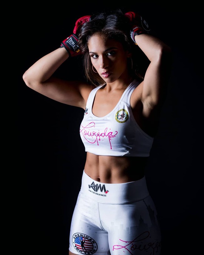 Tuduhan Valerie melakukan implan dari seorang netizen di Twitter yang mengatakan bahwa dia mendapatkan banyak perhatian setelah melakukan operasi plastik pembesaran payudara. Amazing the attention people get when they get implants, tulis netizen di Twitter.  Foto: dok. Instagram @valerieloureda