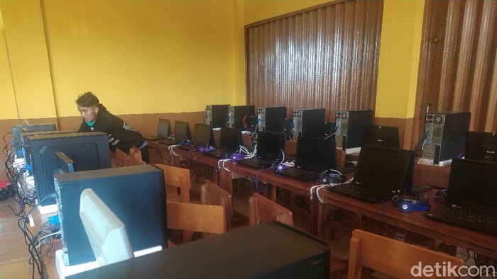 Ruangan Ujian SMK IT Nurul Ittihad sepi karena ujian ditunda