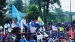 Buruh Demo Tolak RUU Omnibus Law di Gedung Sate