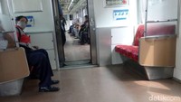 Begitu juga di KRL yang menuju Jakarta.