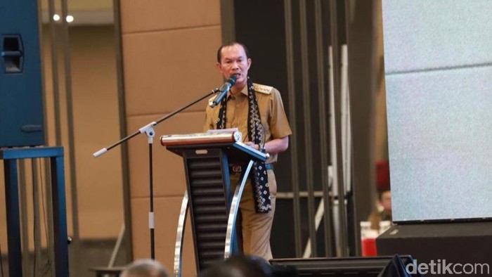Harnojoyo saat memimpin rapat di ruangan Prameswara Pemkot Palembang. (Raja Adil Siregar/detikcom)