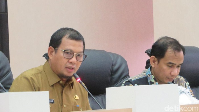 Pj Wali Kota Makassar Iqbal Suhaeb di Balai Kota Makassar (Noval Dhwinuari/detikcom)