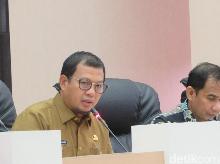 Pj Wali Kota Makassar Iqbal Suhaeb di Balai Kota Makassar (Noval Dhwinuari/detikcom)