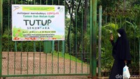 Warga  yang hendak main di RPTRA tersebut pun balik kanan lantaran ditutupnya RPTRA.