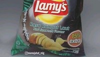 Keripik kentang rasa rumput laut ini tak hanya populer di Indonesia, di berbagai negara pun banyak yang menggemarinya. Namun snack keripik kentang ini tak luput jadi bahan meme yang bertuliskan, Lambemu Lamys. Yang artinya Mulutmu suka ngomongin orang. Foto: Instagram @memejahat_mlg