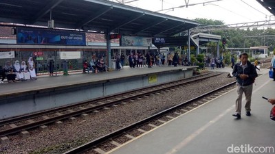 Stasiun Bekasi Lengang Pagi Ini