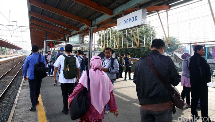 Gubernur DKI Jakarta Anies Baswedan mengaku sudah menyiapkan sejumlah skenario antisipasi penyebaran Covid-19 dalam angkutan publik di Jakarta.