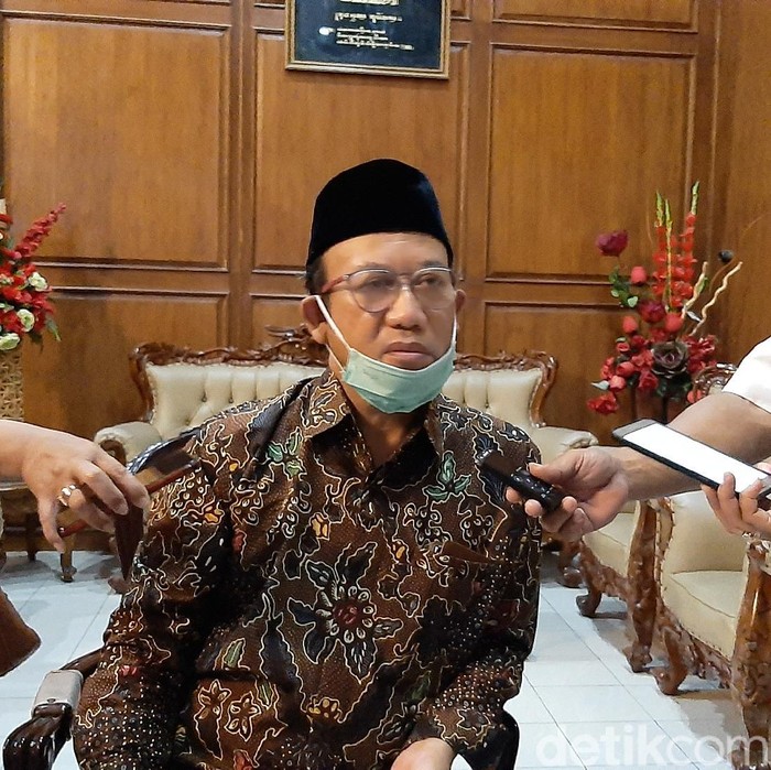 Bupati Banyumas, Achmad Husein memberi penjelasan terkait Virus Corona, Senin (16/3/2020).