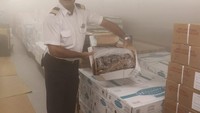 Ada lebih dari 20 ruang penyimpanan makanan di dalam dapur ini. Mulai dari tempat penyimpanan kering hingga freezer untuk makanan beku. Foto: Istimewa