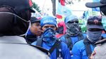 Buruh Demo Tolak RUU Omnibus Law di Gedung Sate