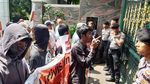 Aksi Tuntut Novel di Kejagung Terus Menggema