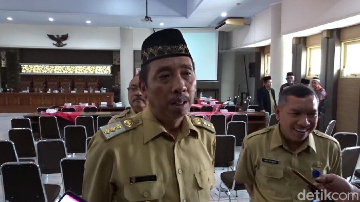 Bupati Rembang, Abdul Hafidz, Senin (16/3/2020).