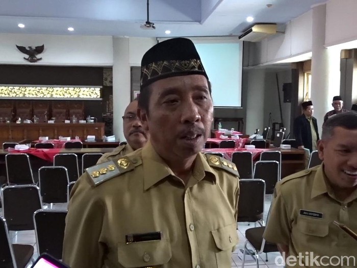 Bupati Rembang, Abdul Hafidz, Senin (16/3/2020).