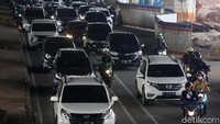 Mulai hari ini hingga 2 minggu kedapan Pemprov DKI Jakarta meniadakan aturan ganjil genap guna mengatasi penyebaran virus corona.