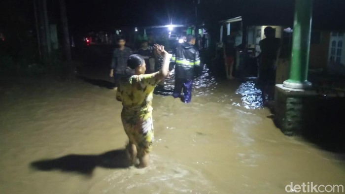Ratusan rumah di Cianjur terendam banjir