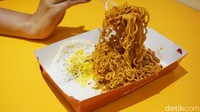 Untuk masalah rasa Mie Julid ini meski punya rasa pedas yang dominan tapi tetap enak ketika dimakan. Tekstur kenyal dari mie telor dan racikan bumbu sambalnya terasa hingga suapan terakhir, apalagi dilengkapi dengan telur mata sapi yang gurih jadi rasanya nampol banget. Foto: doc. detikfood