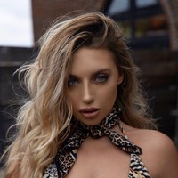 Di Instagram, sosok Ava Louise cukup populer. Ia memiliki 159 ribu lebih pengikut dan kerap berbagi unggahan foto dirinya dalam balutan bikini dan pakaian seksi. Foto: Instagram