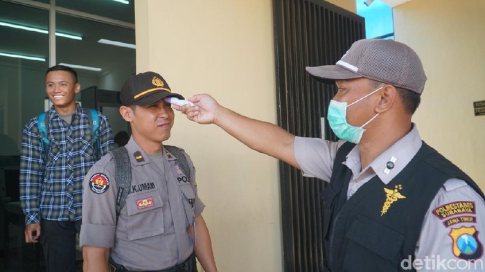 Pemkab Trenggalek menutup seluruh tempat wisata yang dikelola pemerintah untuk 14 hari ke depan untuk mencegah penyebaran virus corona. Selain itu, agenda 100 event juga dihentikan sementara.