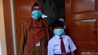 Kepala SDN 1 Krandegan, Banjarnegara Yoeni Ambarwati mengatakan kegiatan belajar-mengajar sekolah masih terus berjalan sambil menunggu instruksi dari Dinas Pendidikan, Pemuda dan Olahraga (Dindikpora) Banjarnegara. Sampai saat ini, belum ada instruksi untuk libur sekolah dari Dindikpora Banjarnegara.