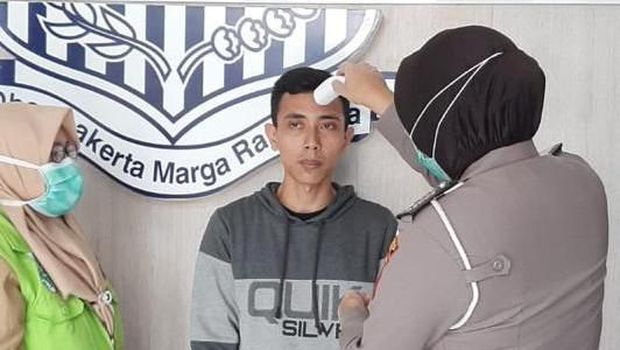 Urus SIM/STNK di Gresik, Harus Tes Suhu Tubuh dan Cuci Tangan Dulu