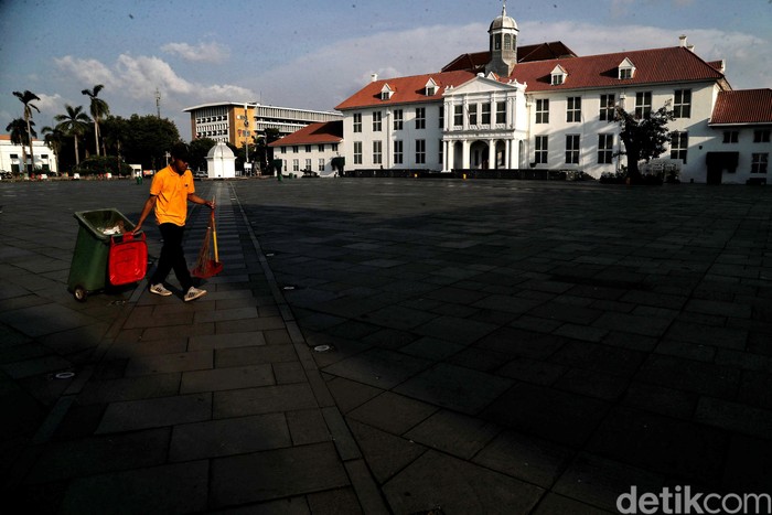 Sunyi dan Lengang Kota Tua Hari Ini Destinasi wisata di sejumlah kawasan Ibu Kota terpaksa ditutup sementara imbas merebaknya virus corona. Kota Tua menjadi salah satu diantaranya.