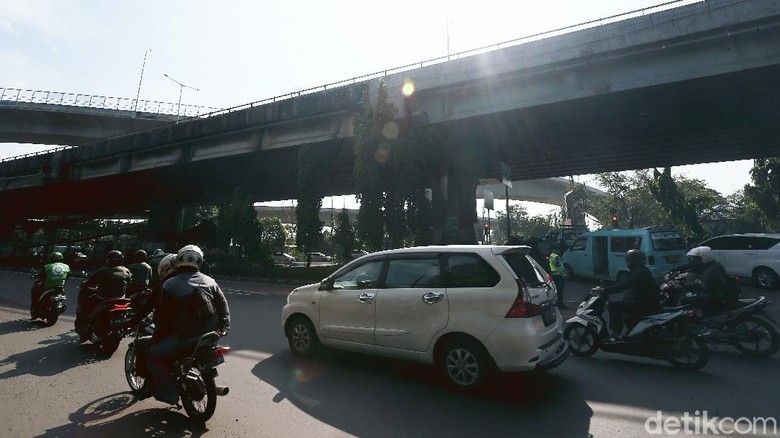 Suasana Lalin di Jakarta Usai Ganjil Genap Ditiadakan Ganjil genap sementara ini tidak diberlakukan di beberapa titik di Jakarta. Hal itu dilakukan sebagai upaya pencegahan penyebaran virus corona.