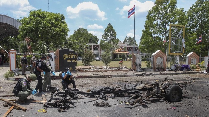 Thai crime scene investigators inspect the site of a bomb explosion in Yala, southern Thailand, Tuesday, March 17, 2020. Bombers attacked a major government office in Thailands insurgency-plagued far south as hundreds of local officials and Muslim clerics met Tuesday to discuss fighting COVID-19. (AP Photo)