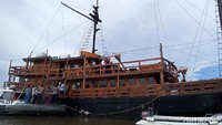Kapal Pesiar KM Damai jenis Pinisi yang membawa Turis Asing akan bersandar di Pelabuhan Nusantara Pomako Timika. Penumpang kapal dari Sorong, Papua Barat itu akan dicek kesehatannya sebelum mendarat.