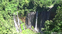 Meski demikian, kunjungan wisatawan dalam negeri ke air terjun Tumpak Sewu tidak mengalami penurunan, yakni 2.000-2.500 dalam satu bulan (Foto: Nur Hadi Wicaksono/detikcom)