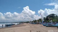 Kata salah satu penyedia perahu, Iyan, dampak COVID-19 mulai terasa. Biasanya di hari kerja, mereka mengandalkan kunjungan wisatawan rombongan yang melakukan study tour, gathering atau lainnya tapi sekarang tidak ada, sepi karena pembatalan mendadak (Foto: Faizal Amiruddin/detikcom)