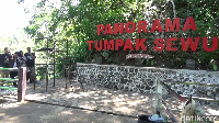 Wisata alam air terjun Tumpak Sewu di Desa Sidomulyo, Kecamatan Pronojiwo, Lumajang, Jawa Timur tidak hanya menjadi destinasi wisatawan domestik tapi juga mancanegara dari sejumlah negara seperti China, Korea Selatan, Rusia, Belanda, Italia hingga Jerman (Foto: Nur Hadi Wicaksono/detikcom)