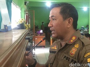 Satpol PP Cirebon Razia Pelajar Libur yang Main ke Warnet