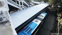 Kebutuhan bus TransJakarta dan transportasi massa lainnya juga dikembalikan ke jam normal menyusul penumpukan penumpang yang terjadi pada Senin (16/3) kemarin.